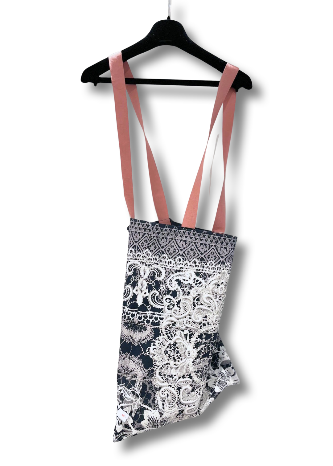 Tasche mit Printmotiv basierend auf St.Galler Stickerei, entworfen von Designer Bernard Duss.